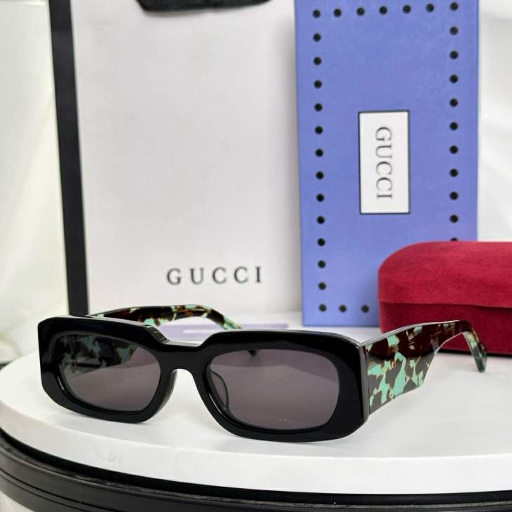 Picture of Gucci Sunglasses _SKUfw79398894fw